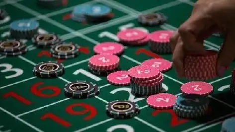 Platform lucky77 menyediakan berbagai permainan kasino dan sportsbook